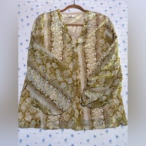 Entro Women’s long sleeve V neck Blouse Beige & Gold Patterned Top size small